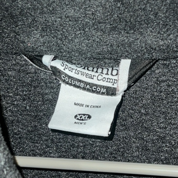 Columbia 2XL Fleece Vest. Great condition! Pet and smoke free home. - Picture 4 of 4